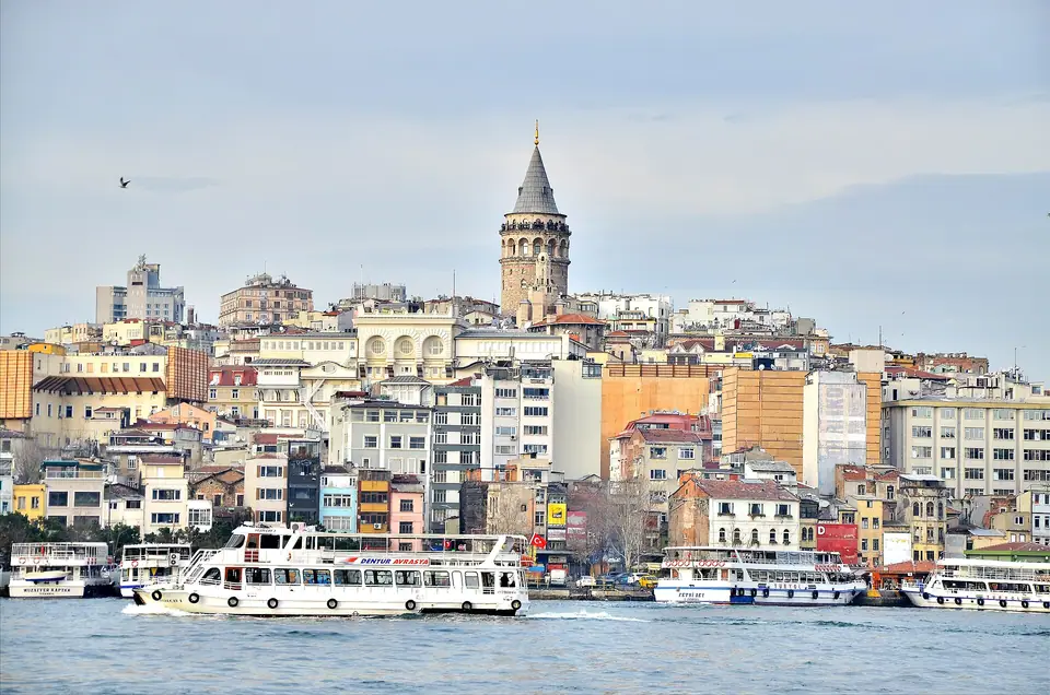 Haliç kıyısından Karaköy ve Galata Kulesi