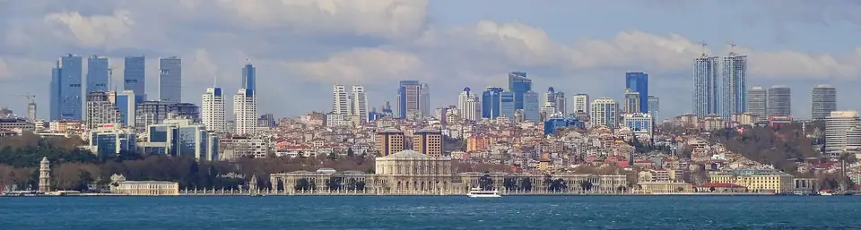 Boğaz’ın karşı kıyısından Beşiktaş ve Şişli yönündeki gökdelenler